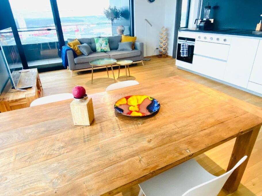 W One Bedroom Spa Gym Terrace&parking Apartment